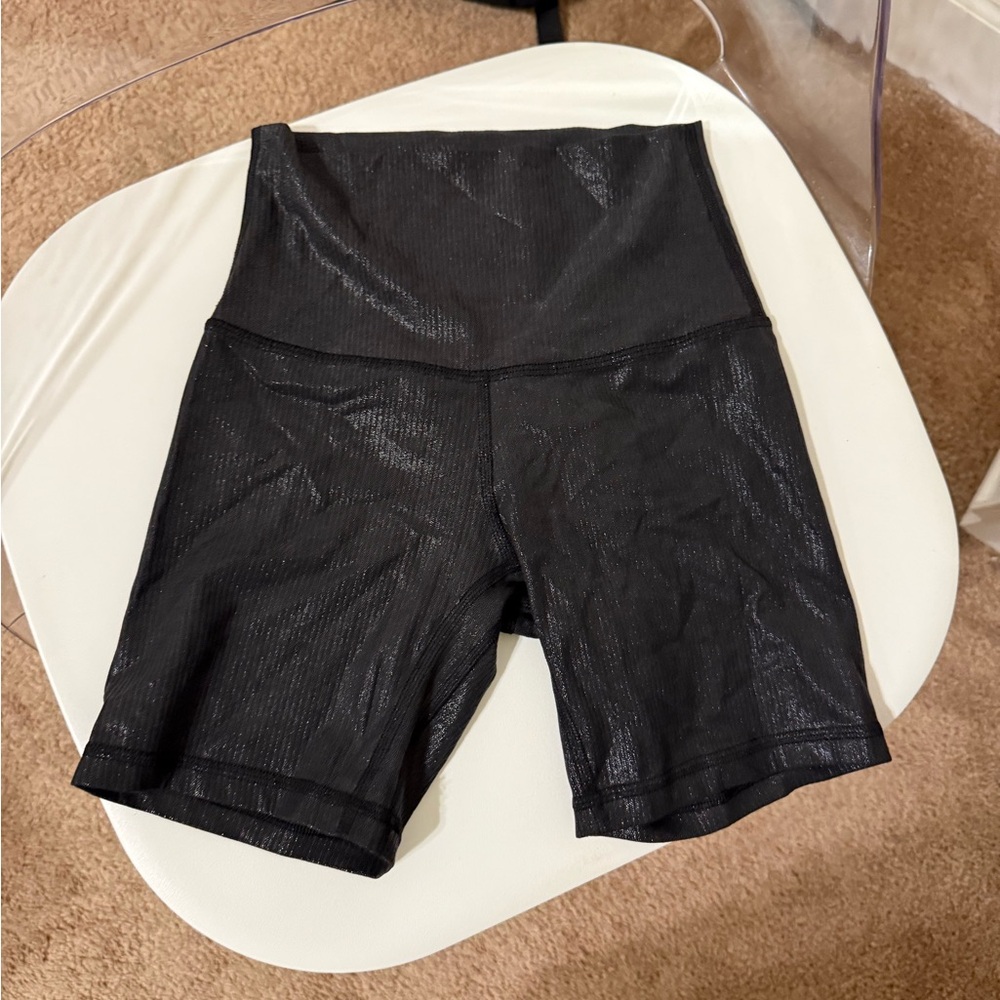 Black Women's High-Waisted lulu shorts